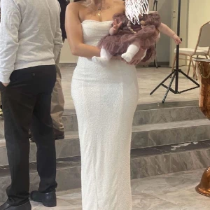 Oh polly klänning  - Elegant klänning från oh polly, storleken 8 i hemsidan men enligt mig så passar den till både en som är i storlek 36-38