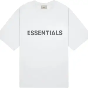 Vit Essentials t-shirt i storlek Medium! Pris kan sänkas vid snabb affär, storlek Medium!