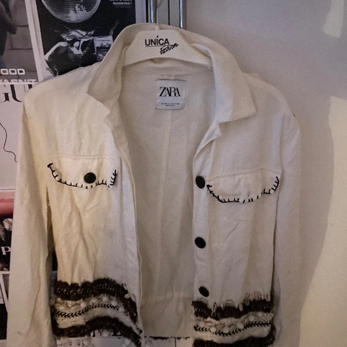 Tyg jeans jacka (svarta knappar&detaljer)