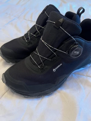 Icebug - Helt nya! - Helt nya Icebug i storlek 39 men är lite små i storleken så skulle säga 38,5.  Bara provade, nypris 1999kr