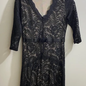 Klänning  - Storlek M pris 100kr använd 4 gånger och om ni vill se mer bilder så skriv 