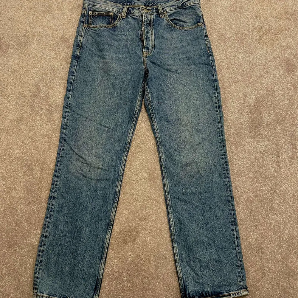 Baggy blå jeans Använda nån gång inga tecken på användning . Jeans & Byxor.