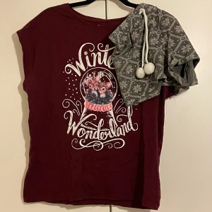 Pyjamas  - Så söt vinterwonderland pyjamas från Cubus! Storlek XS på skorsten och M på t-shirten