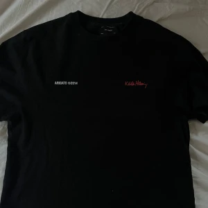 Arigato T-shirt - Säljer min Arigato T-shirt. Knappt använd så i nyskick! Stl S men passar även M