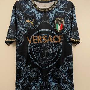 Fotbollströja Versace x Italien  Helt ny Storlek M