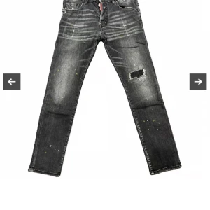 Dsquared2 Jeans  - Hej säljer dessa Dsquared2 Jeans, dessa är köpta på Vestiaire Collective. Storlek 44 IT, vilket är en 30 midja i Eu. Kommer med tag och orderbekräftelse.  