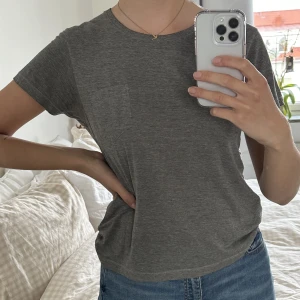 T-shirt - T-shirt från Monki.