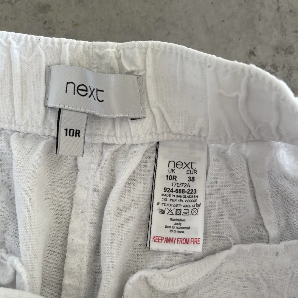 Lågmidjade linnebyxor från märket Next.  Köpta på Zalando för 4 år sen. 💕. Jeans & Byxor.