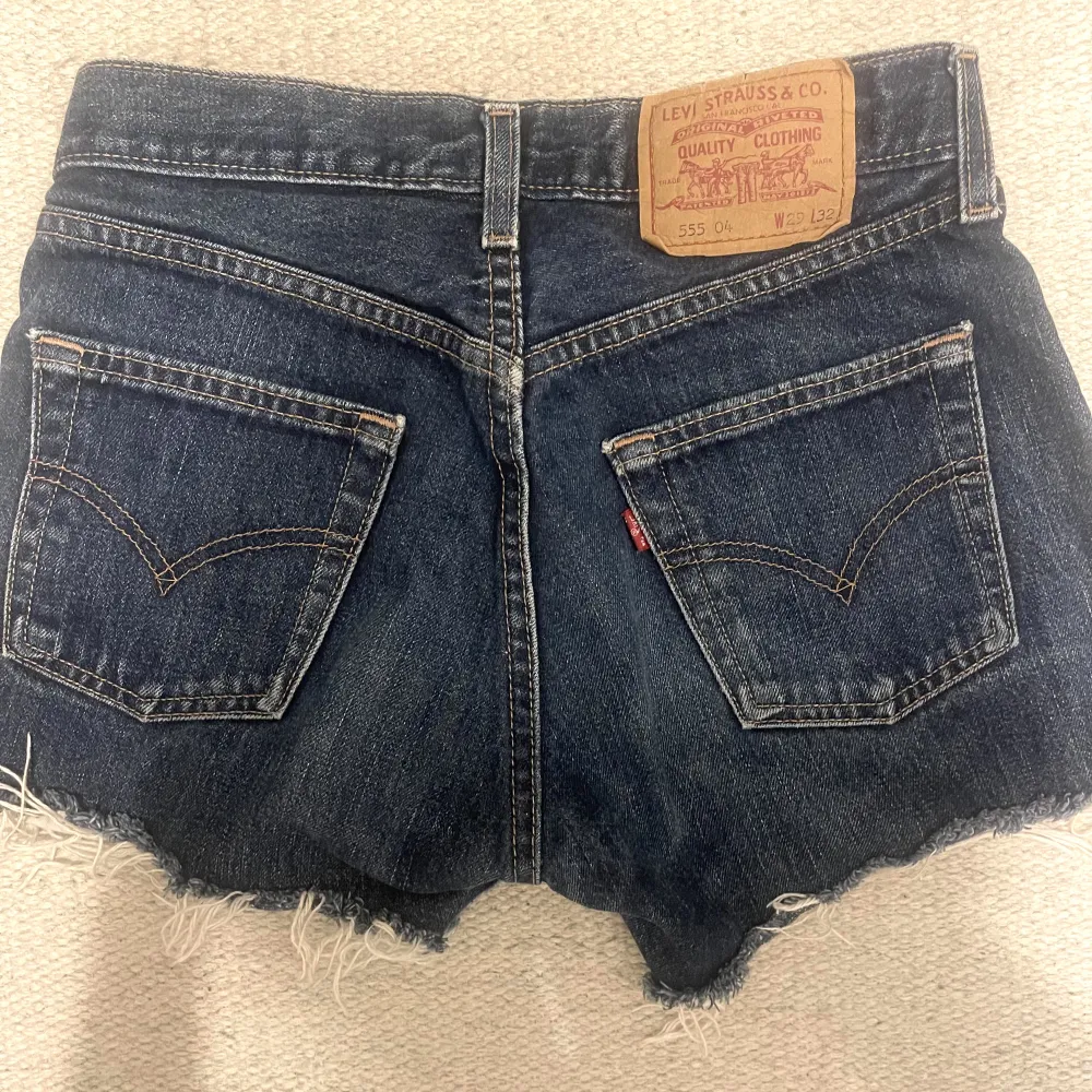 För små Levis shorts. Passar xs. . Shorts.