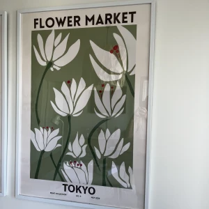 Astrid Wilson tavla  - Astrid Wilson tavla - Tokyo   70x100 cm (ram ingår i priset)   Nypris: 550kr   Möts helst upp i Växjö då tavlan är ömtålig 