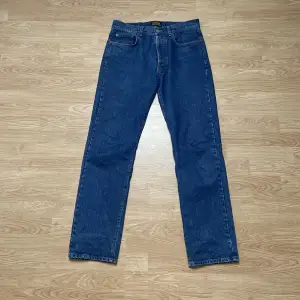 Regular fit straight jeans från Dobber. Sitter bra och är sköna! Inga defekter