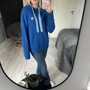 Soft goat tröja - Säljer denna så fina tröjan från soft goat! 100% Kashmir. Är i väldigt bra skick💕Frakt ingår ej