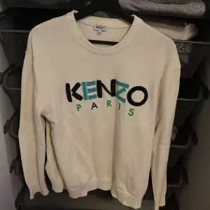 Kenzo tröja i ganska bra skick. Säljer för den inte passar. Storlek M