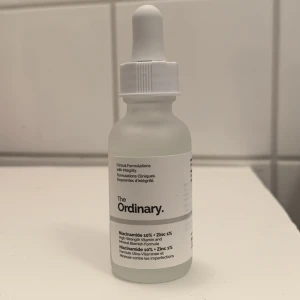 The Ordinary Niacinamide 10% + Zinc 1% serum - ALDRIG ANVÄNT! Fick denna i present men hade köpt ett serum precis innan.