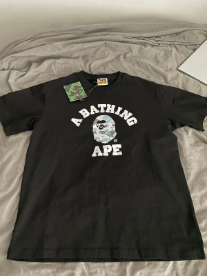 Bape T-shirt - Bape T, helt onvänd! Kom dm för fler frågor