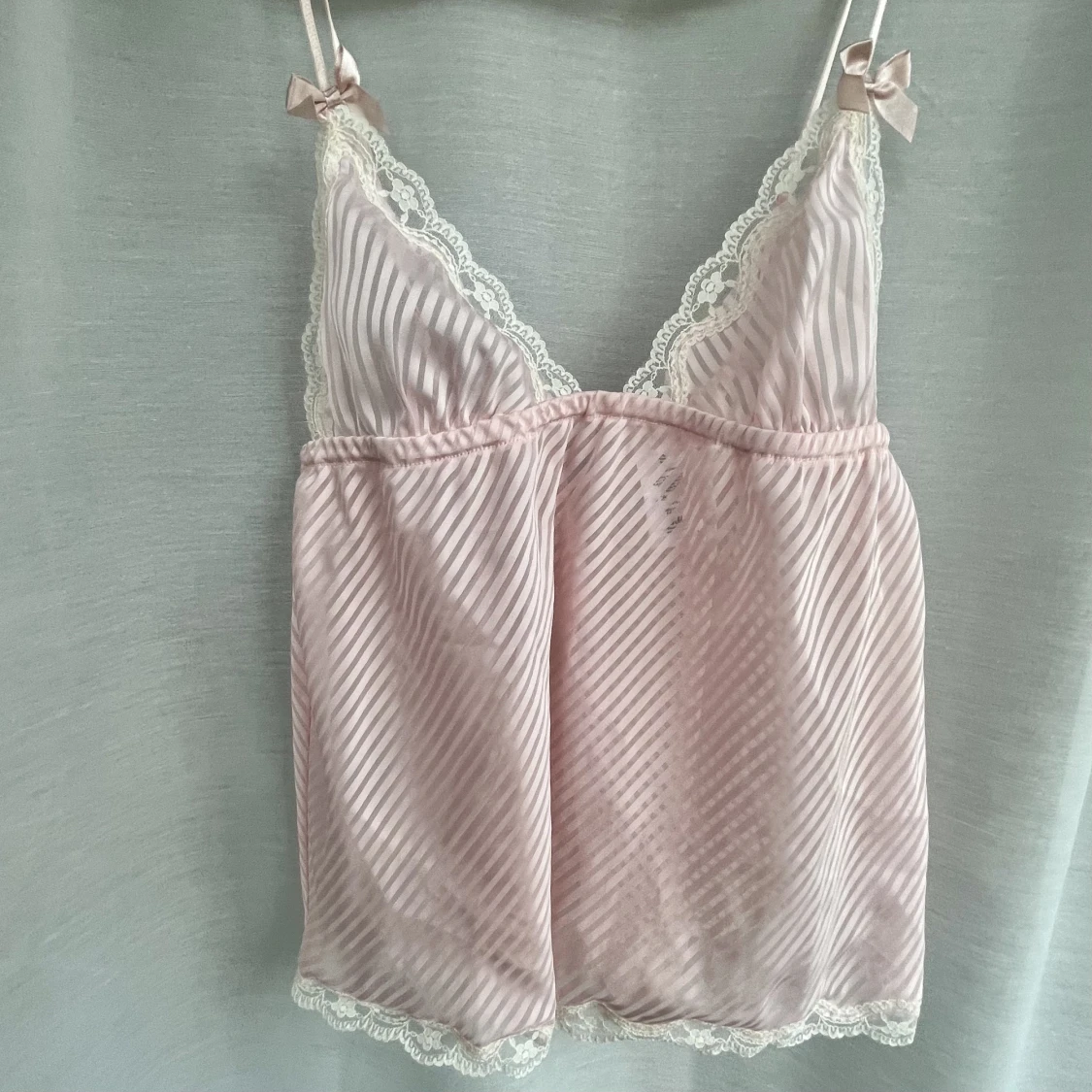 Gulligt linne med spets