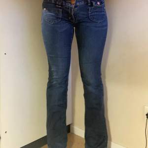Bootcut jeans från only i storlek 27x30 och jag är ca 158cm lång och passar mig jättebra! Säljer pga kommer inte till användning! Priset inkluderar frakt