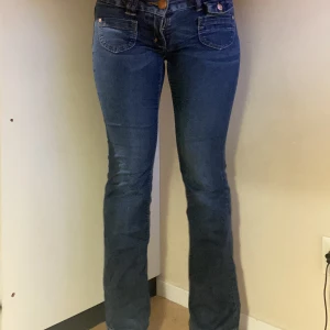Only flare jeans - Bootcut jeans från only i storlek 27x30 och jag är ca 158cm lång och passar mig jättebra! Säljer pga kommer inte till användning! Priset inkluderar frakt