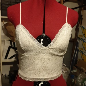 Top str. S - Säljer kläder som e för små