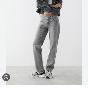 Gina jeans Low waist  - Säljer billigt för vill sälja dom snabbt! Använda Max 2 gg. 
