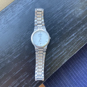 Klocka Seiko - Klocka från Seiko. Quartzverk. Boett 36 mm. Behöver nytt batteri.