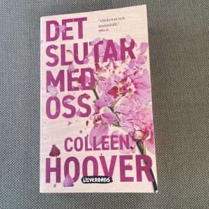 Det slutar med oss  - Bok/ pocket popular pocket. 