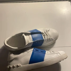 Valentino skor - Storlek 43, allt ingår. Som helt nya, använt fåtal gånger. Cond 9,5/10