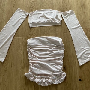 Set från NA-KD - Oanvänt set från Hanna Schönbergs kollektion med NA-KD i ljusrosa