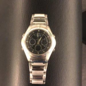 Klocka Casio edifice efa-114 - Jag säljer en casio edifice efa-114 klocka men batterier behöver bytas