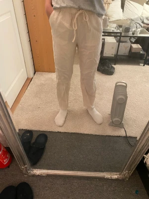 Linnebyxor - Fina beigea linnebyxor från HM. Fint skick.