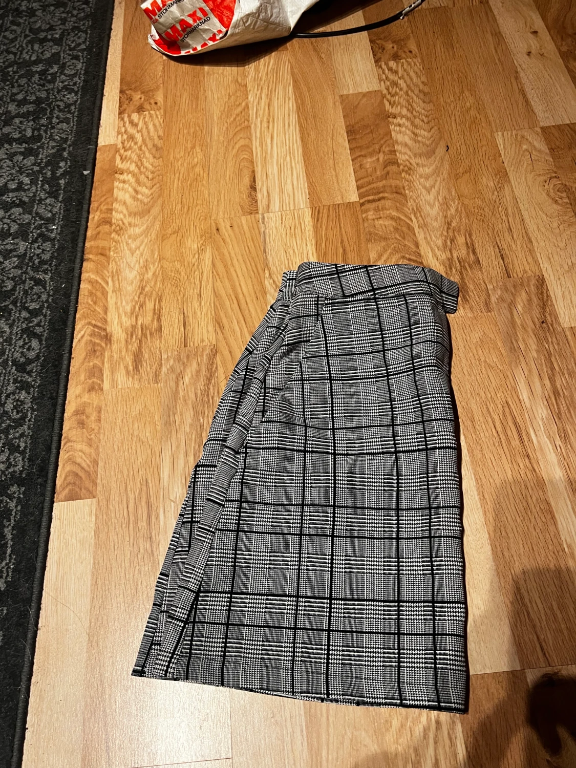 Grå Kjol med fickor