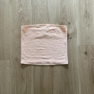 Bandeau topp i frotté - Peach-färgad topp i frotté från H&M i storlek M men passar även S