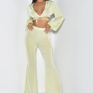 2 piece set - 2 piece set -  sexig ljusgrön skimrig mjuk material från fransk sida, beställde fel storlek och kan inte lämna tillbaka därav billigare pris, passar S-M