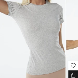 Intimissimi  - Intimissimi t-shirt köpt för 250 säljer för 150+frakt