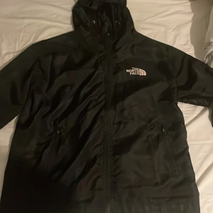 The north face jacka - En fin north face jacka bra skick storlek S