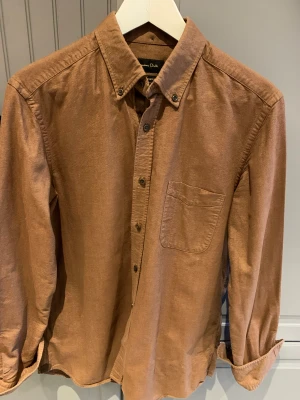 Snygg skjorta från Massimo Dutti - Använd men i nyskick!