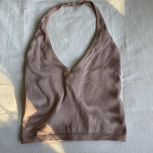 Topp - Rosa glittrig halterneck topp från Urban outfitters!! Passar xs-s (stretchig!)