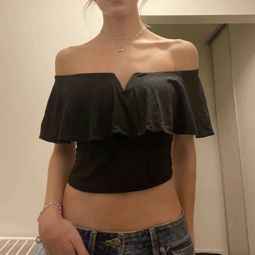 Gullig offshoulder topp från bershka💞. Blusar.