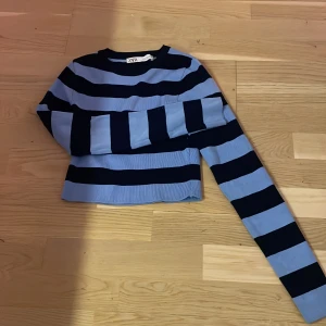 Zara tröja - Zara tröja, randig, marin blå och ljus blå