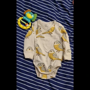 Parrots Bodysuit  - Condition is good .. few times worn..  Size 62cm 