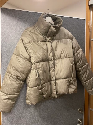 Puffig jacka XS/S - Superfin jacka, grön 