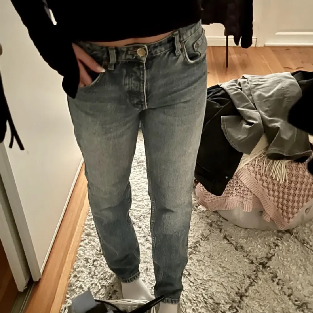 Raka jeans från zara i bra skick! Strl 36!!. Jeans & Byxor.