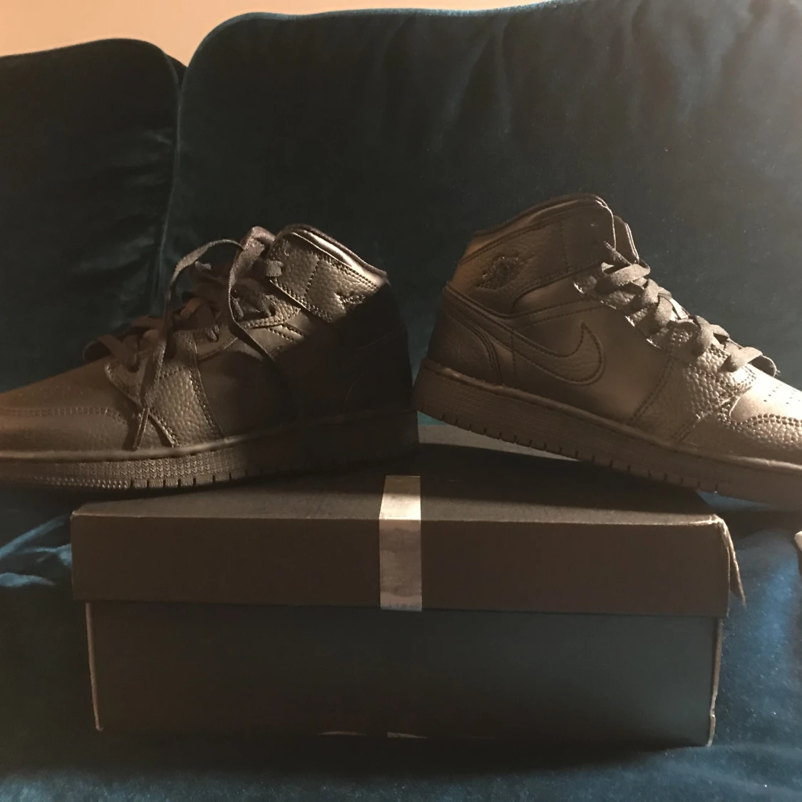 Jordan 1 triple black
