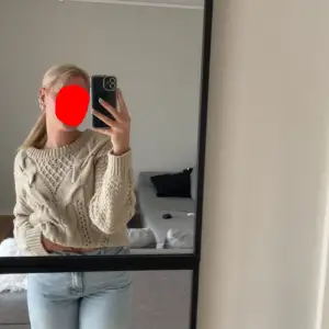 Jeans från Gina tricot, har en liten slits nere vid fötterna