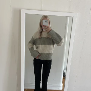 Stickad tröja  - Stickad tröja i bra skick🤍