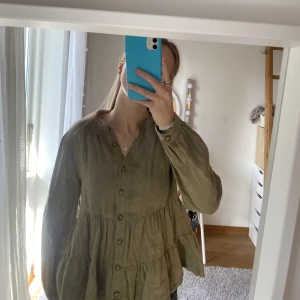 Grön blus - Jätte söt och fin blus/skjorta från zara💕 aldrig använd 