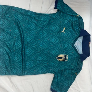 Fotbollströja - Säljer en oanvänd Italien tröja 