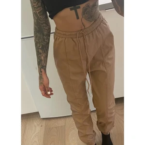 Shein - Ljusbruna, beige byxor, skinnbyxor, strl XS - Byxor från shein i storlek XS. Endast provade.