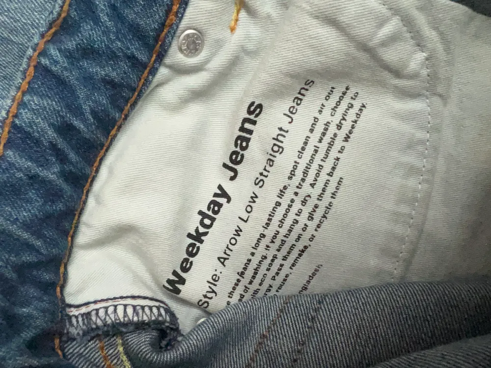 Säljer de populära arrow jeansen från weekday. Köpta för 599 o bara använt 2-3 gånger . Jeans & Byxor.