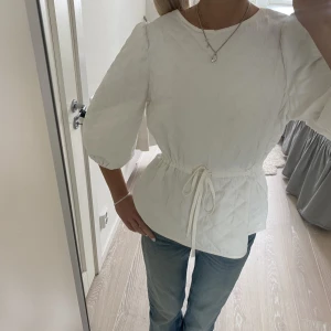 Blus  - Såå cool blus som jag verkligen älskar!! Den är från Kappahl men köpt för länge sedan
